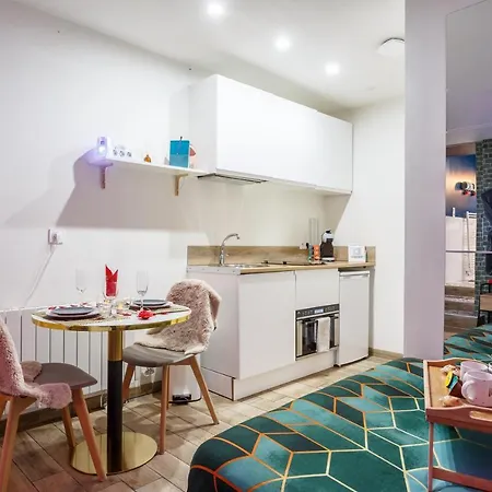 Eden Et Cinema Apartamento *